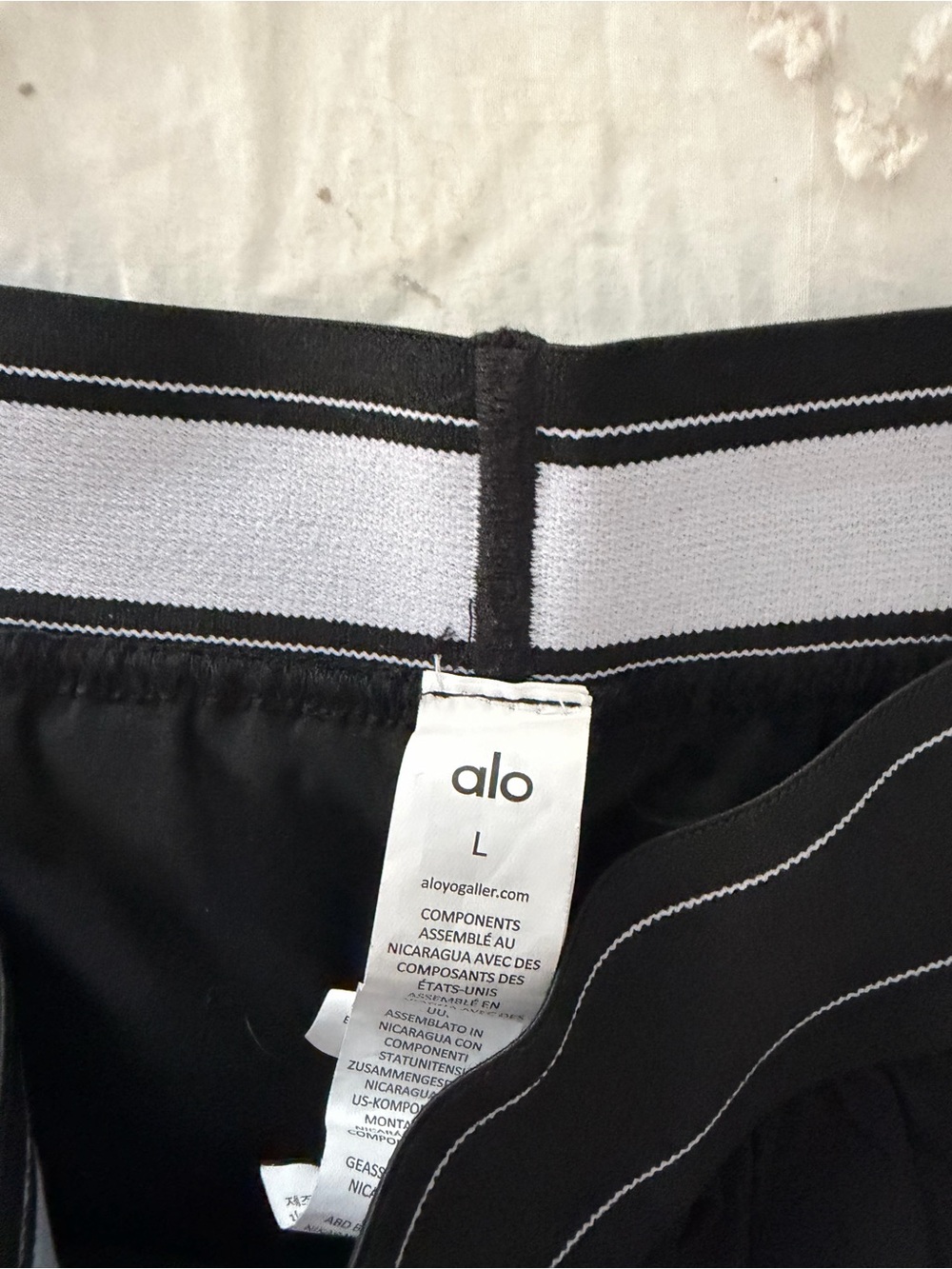 ALO shorts - Picture 3 of 3